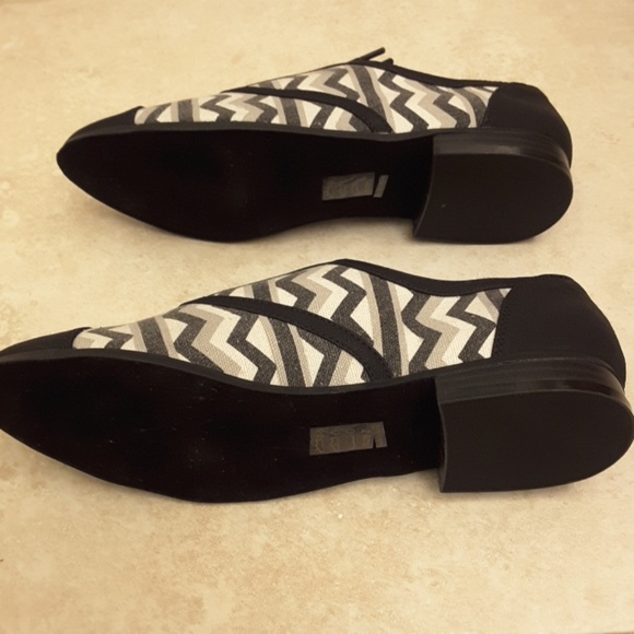 Size 7 Michael Antonio Flats NEVER WORN - Picture 3 of 5